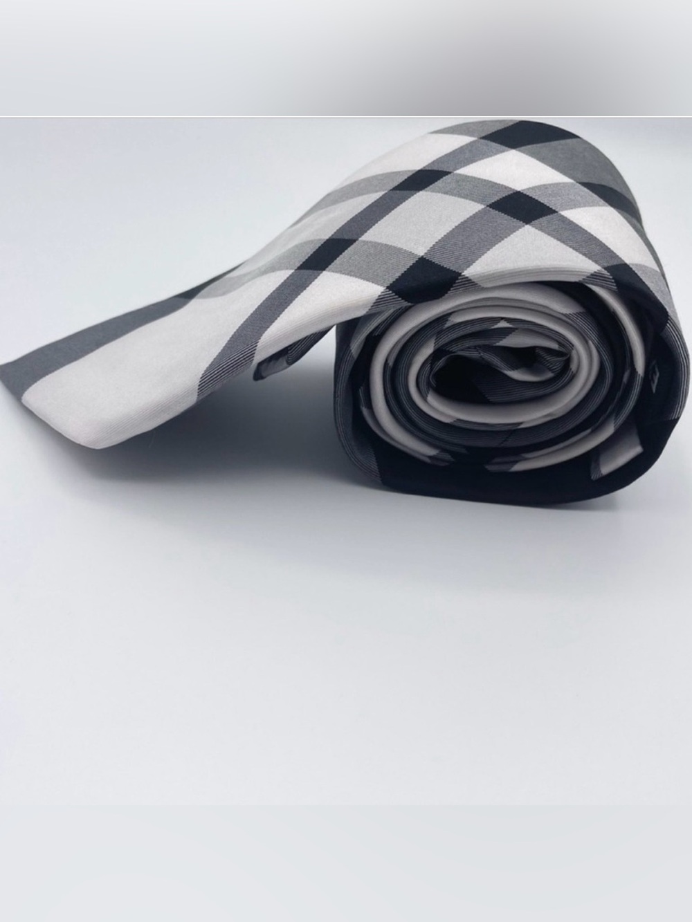 Express Men’s 100% Silk Plaid Tie – Black, White & Gray – Excellent Condition